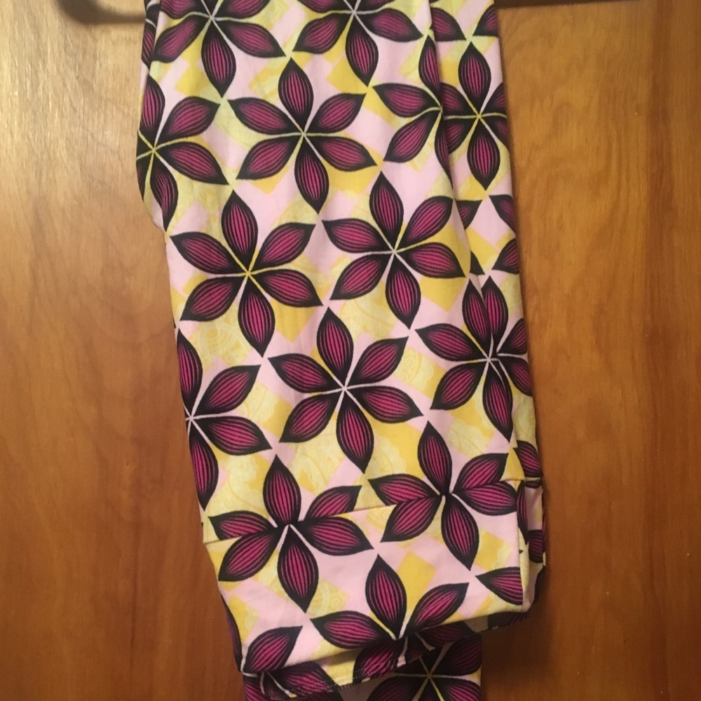 TC Pink flower leggings